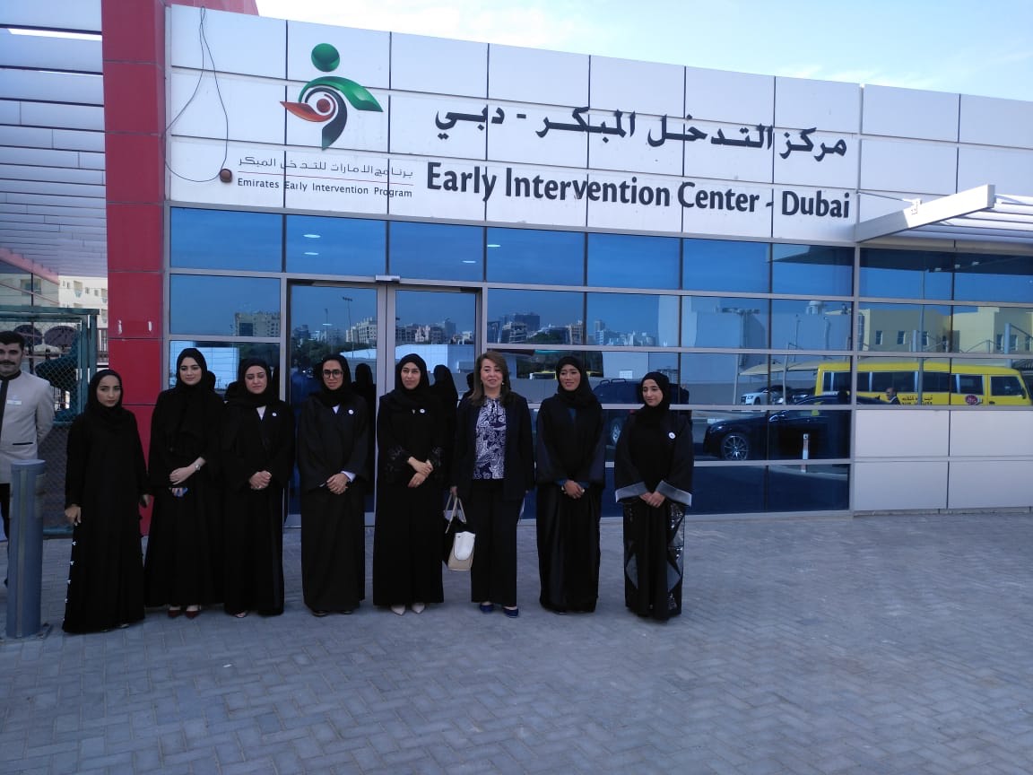 وزيرة  التضامن الاجتماعى  في مركز الاكتشاف والتدخل المبكر للاعاقات بإمارة  دبي (1)