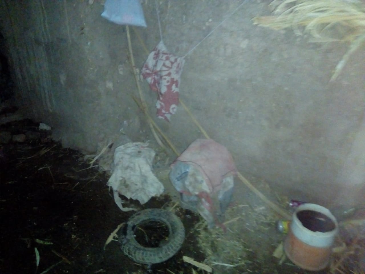 صور.. عجوز تناشد محافظ سوهاج بناء منزلها المنهار بسبب السيول (9)