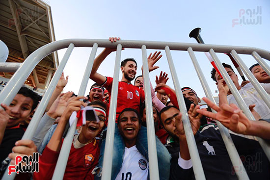 اقبال جماهيرى ضعيف قبل مباراة مصر وتونس (4)