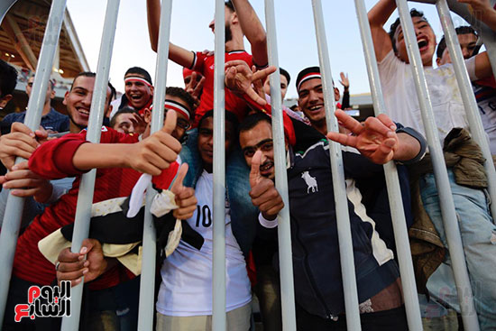 اقبال جماهيرى ضعيف قبل مباراة مصر وتونس (6)