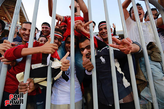 اقبال جماهيرى ضعيف قبل مباراة مصر وتونس (7)
