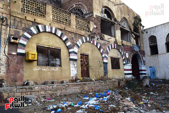 متحف تعز الأثرى بعد أن دمره الحوثى