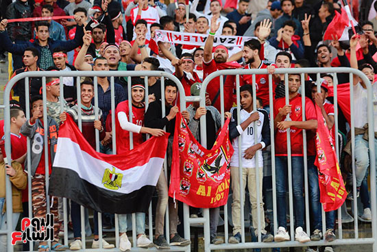 اقبال جماهيرى ضعيف قبل مباراة مصر وتونس (15)