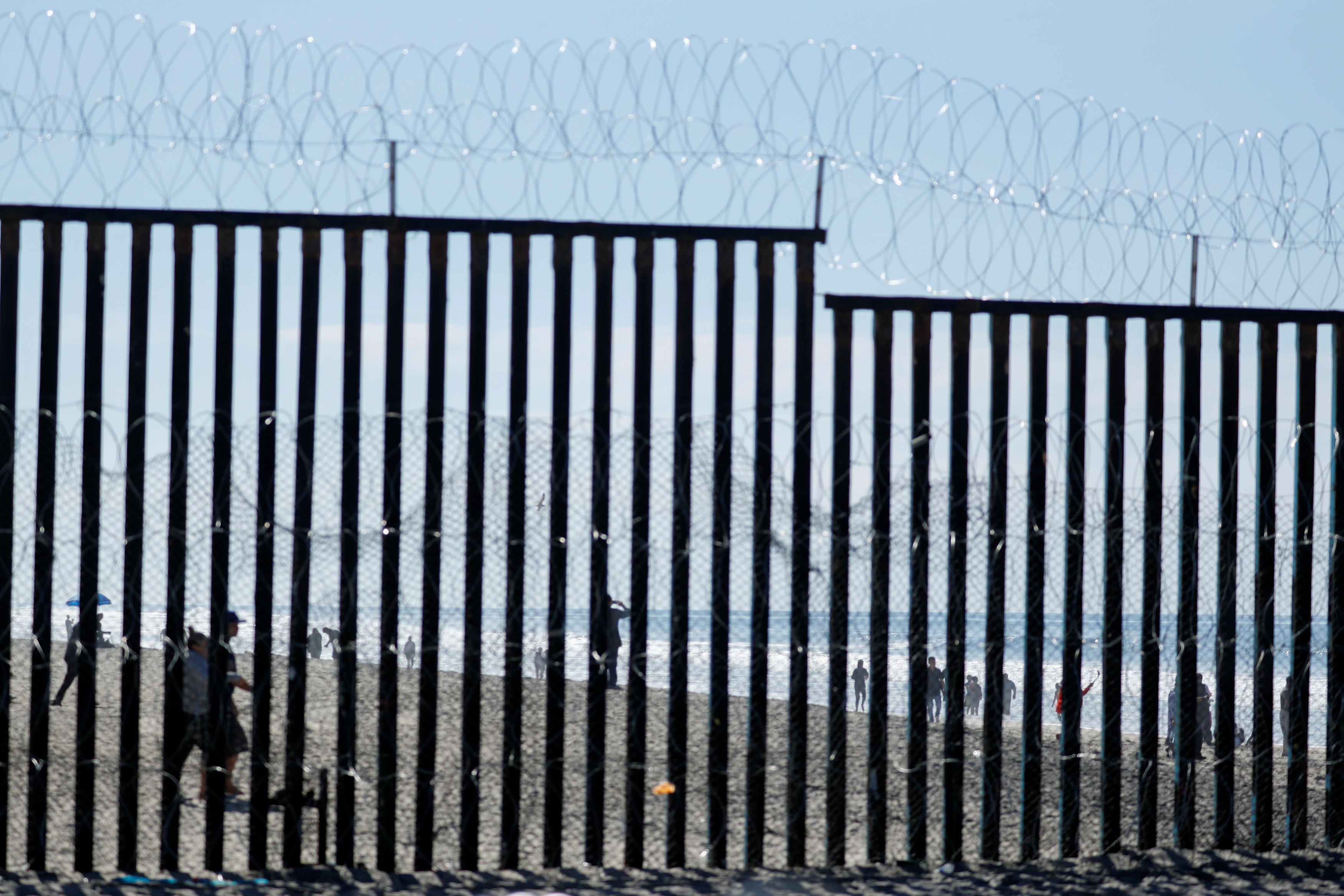 الولايات المتحدة تواصل بناء جدار مع المكسيك (4)