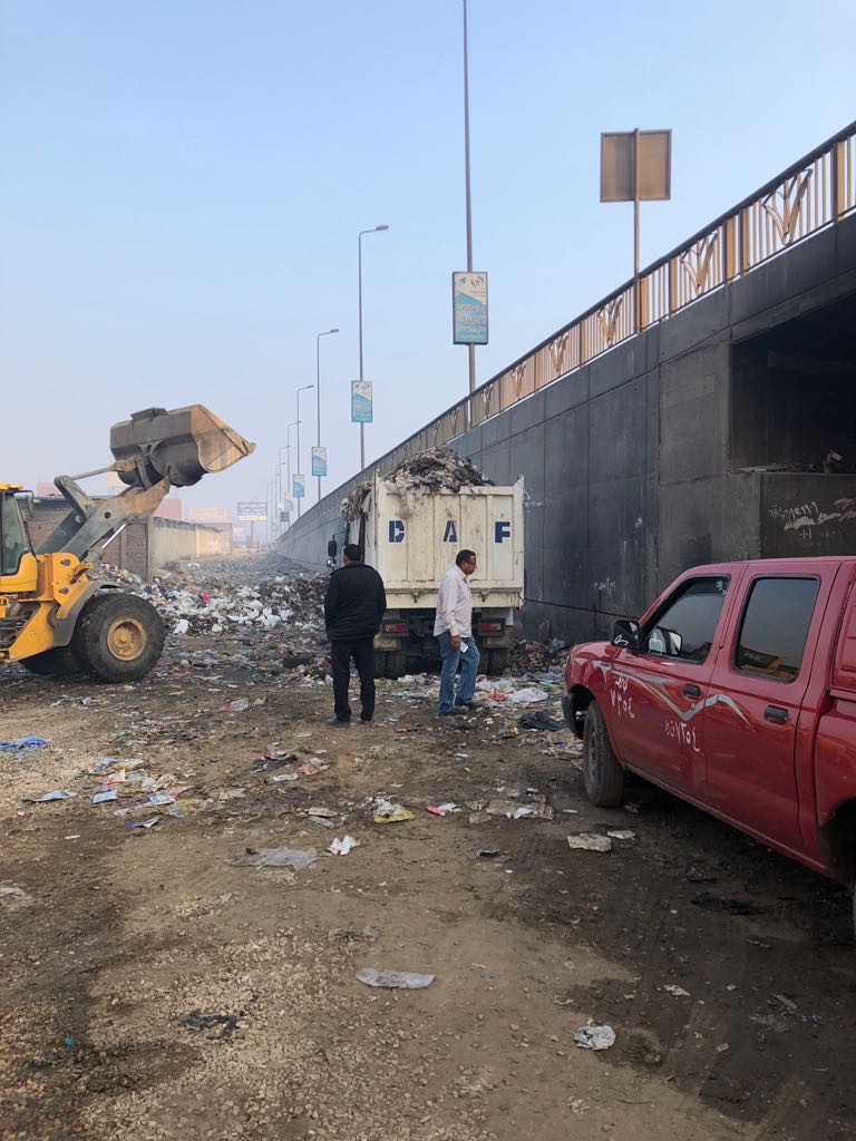 القمامة تغلق شارع بقليوب بعد تخصيصه كنقطة مناولة (2)