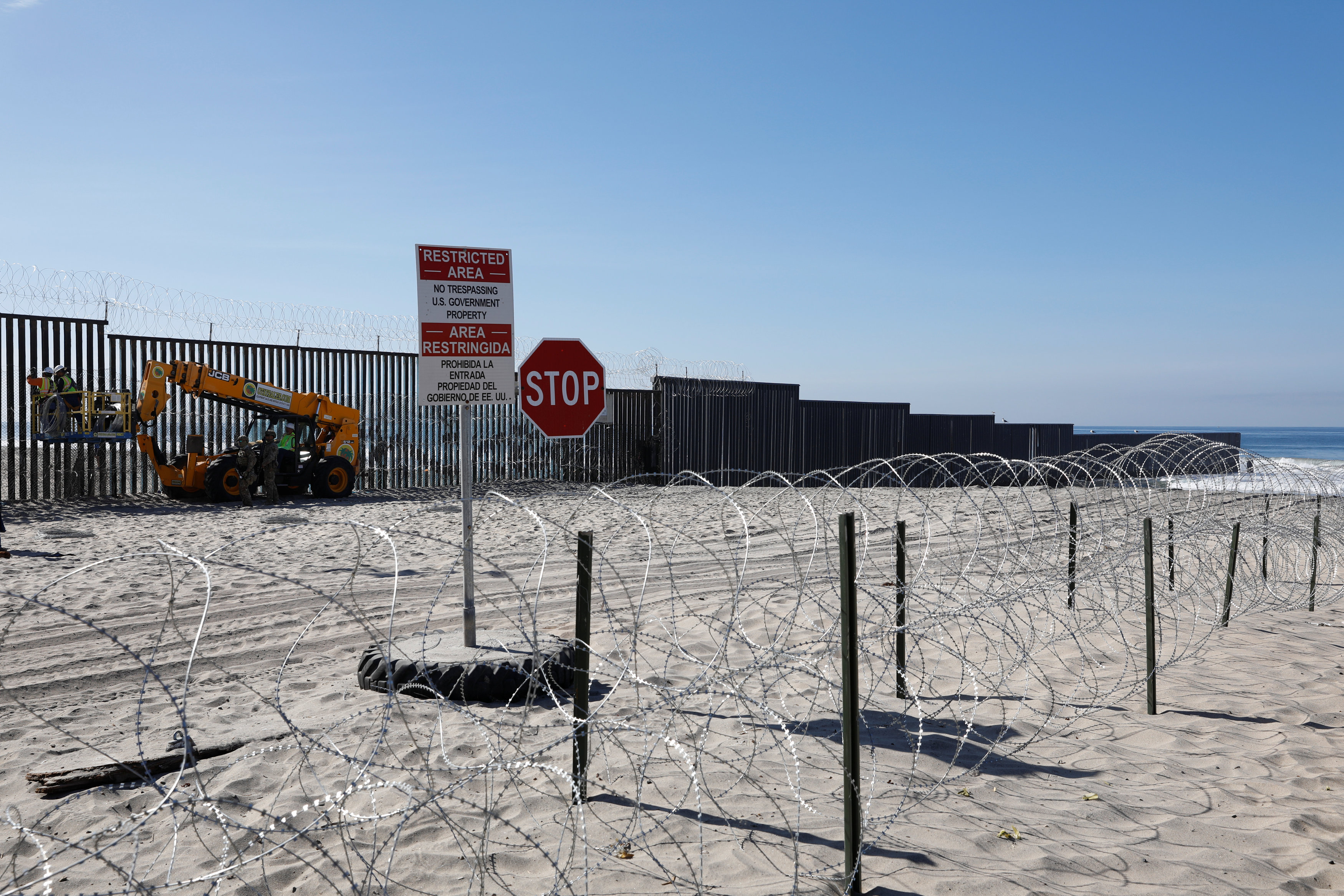 الولايات المتحدة تواصل بناء جدار مع المكسيك (9)