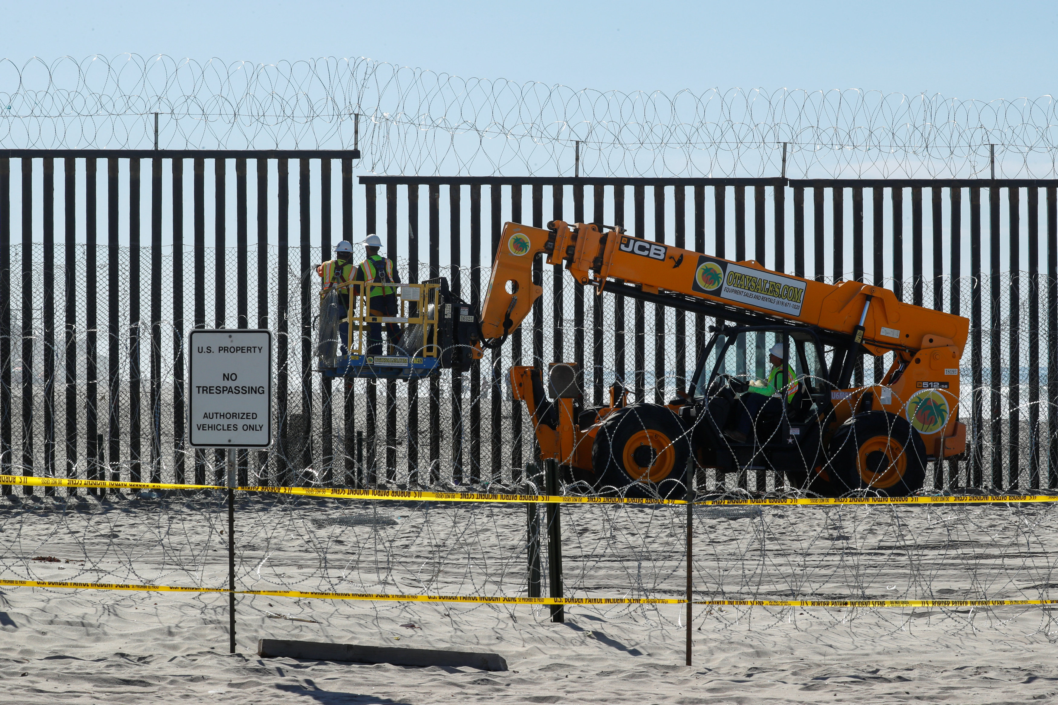 الولايات المتحدة تواصل بناء جدار مع المكسيك (8)