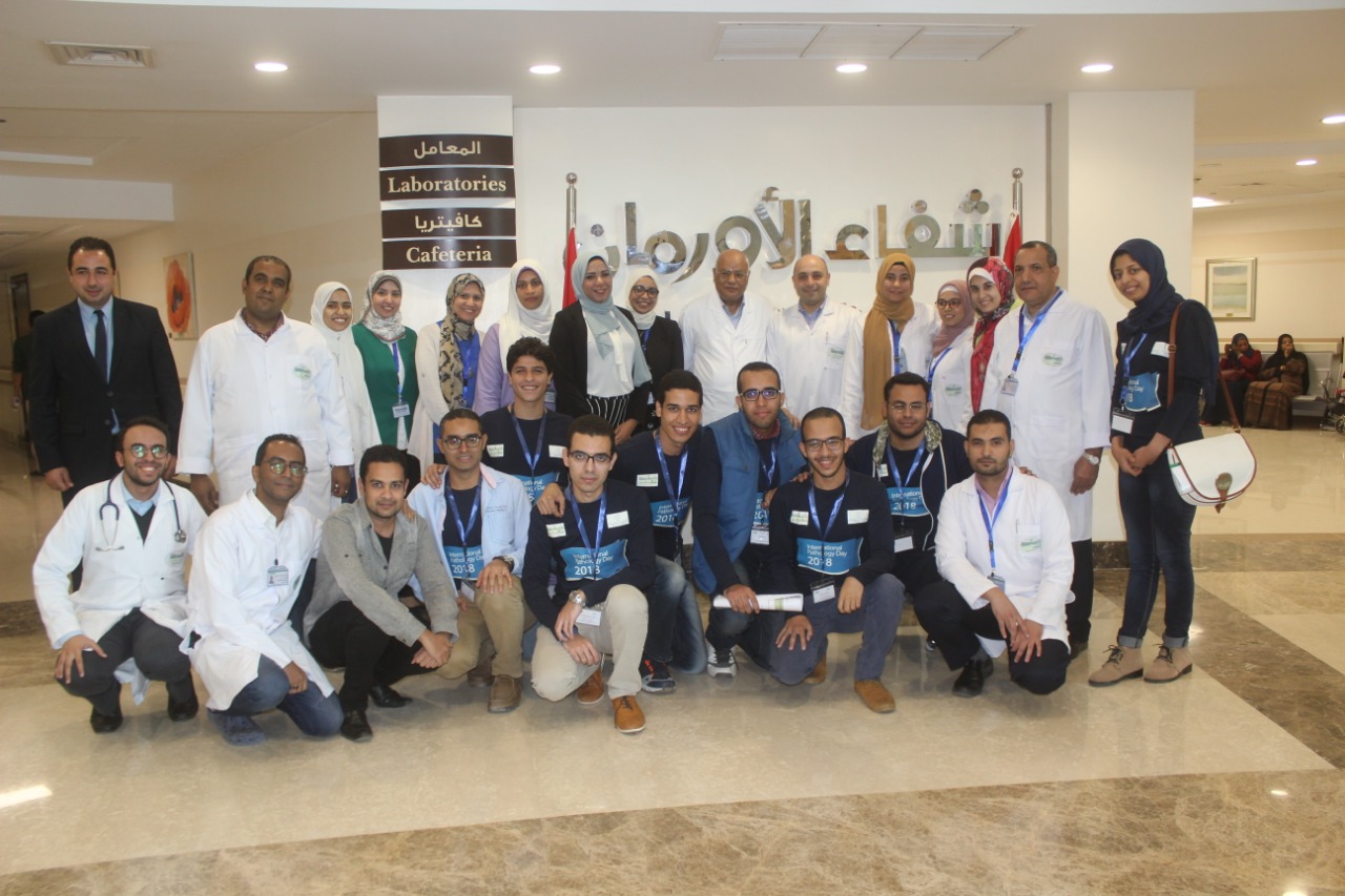 معمل مستشفي أورام الأقصر يحتفل بـاليوم العالمي للباثولوجي (2)
