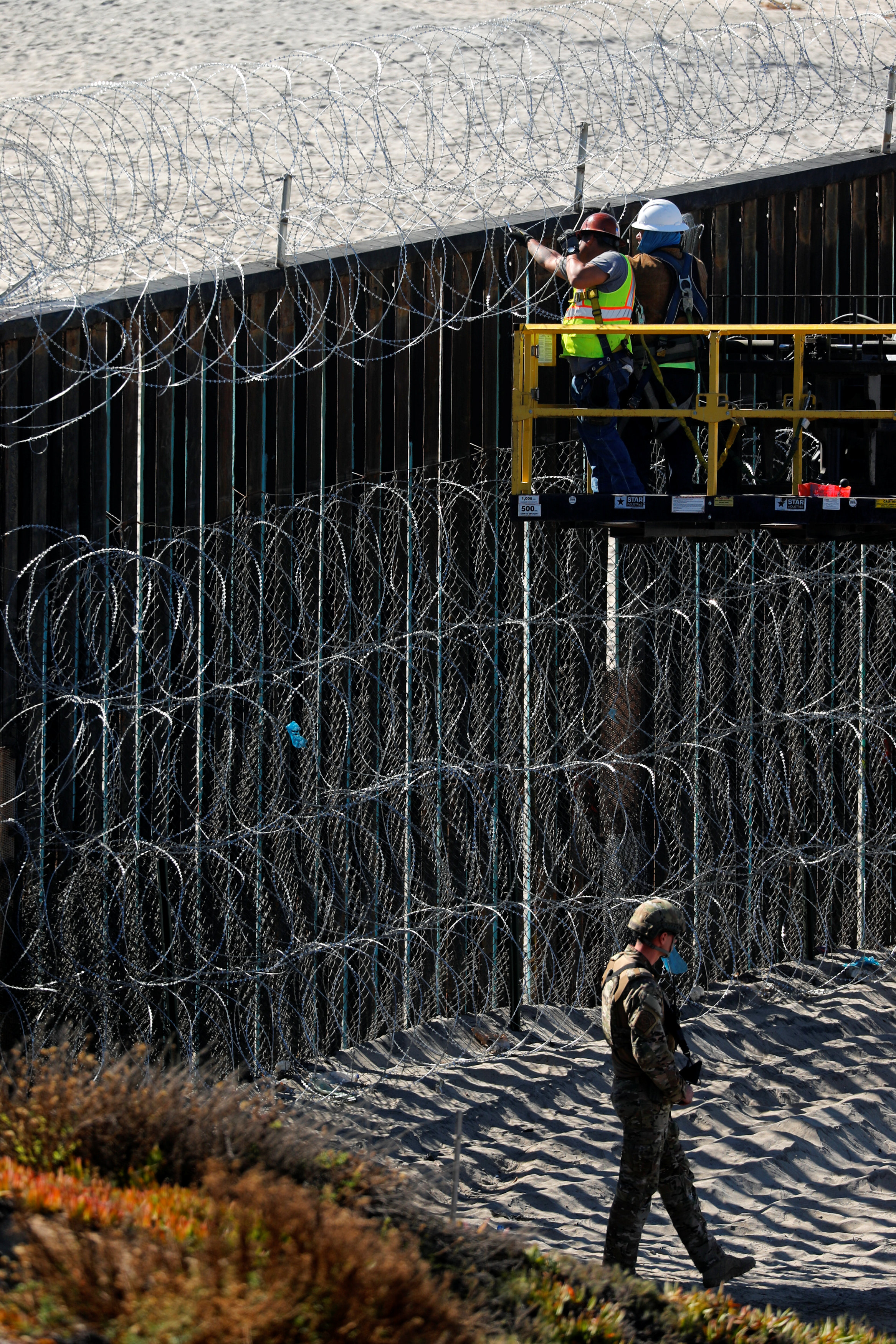 الولايات المتحدة تواصل بناء جدار مع المكسيك (6)