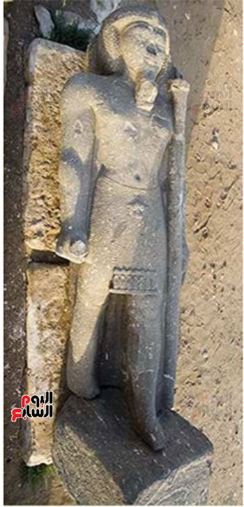 تمثال-كبير-الحجم-من-الجرانيت-الرمادى-للملك-رمسيس-الثانى