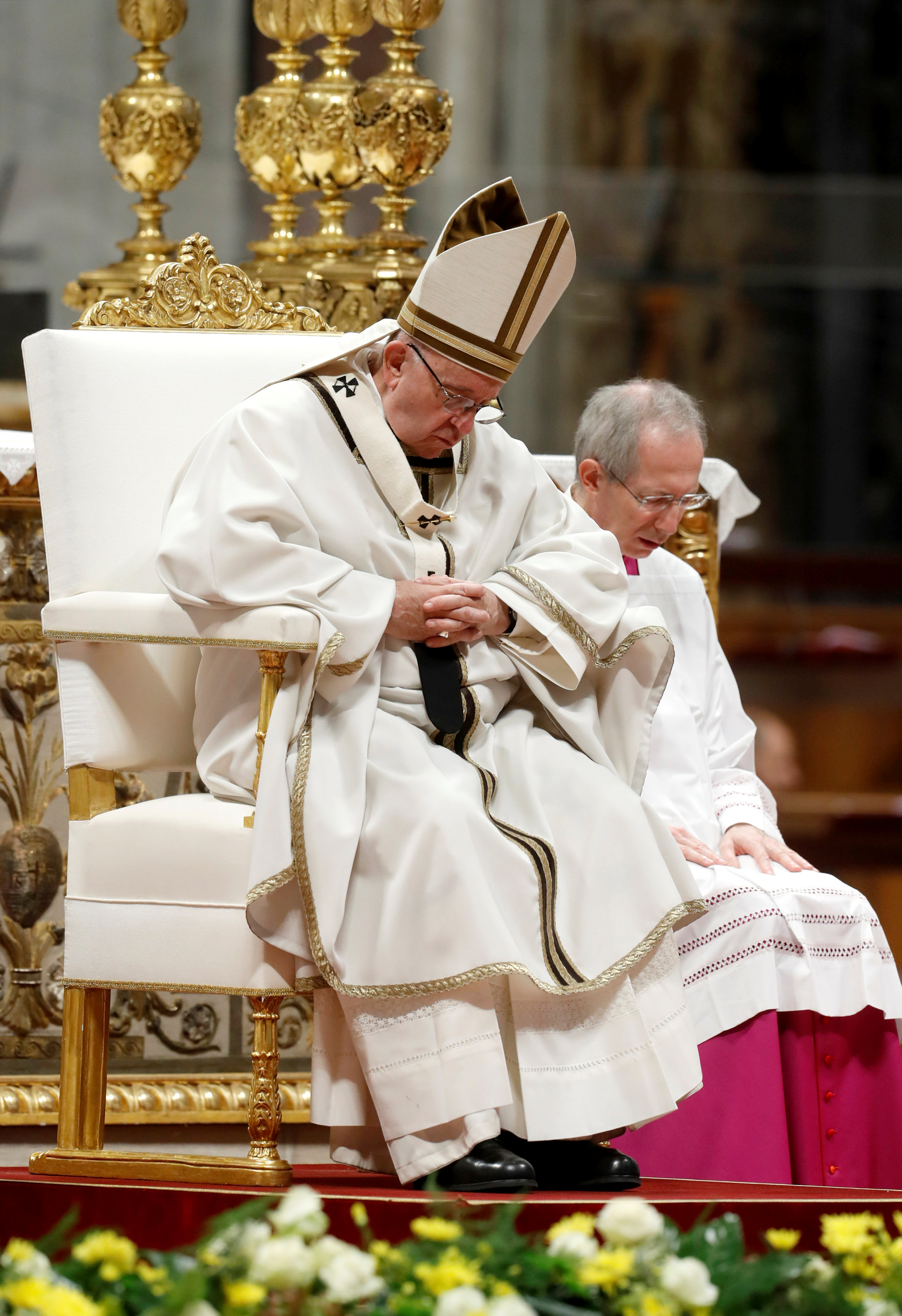 البابا فرنسيس أثناء المشاركة فى فعاليات اليوم العالمى للفقراء