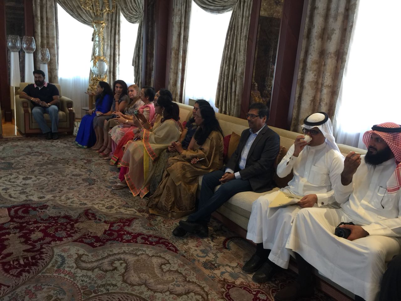 وزير التسامح الإماراتي يقيم مأدبة غداء على شرف أحد أبرز القيادات الروحية الهندوسية (4)