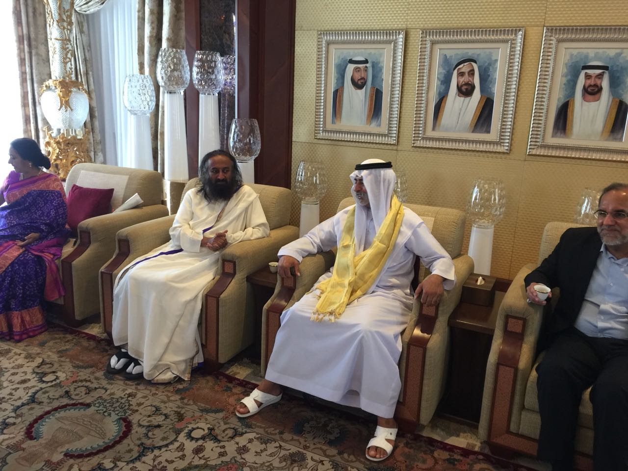 وزير التسامح الإماراتي يقيم مأدبة غداء على شرف أحد أبرز القيادات الروحية الهندوسية (2)