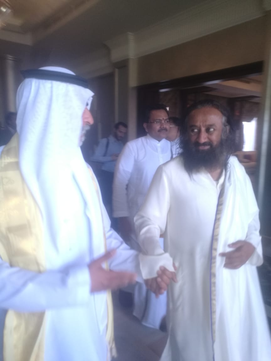 وزير التسامح الإماراتي يقيم مأدبة غداء على شرف أحد أبرز القيادات الروحية الهندوسية (4)