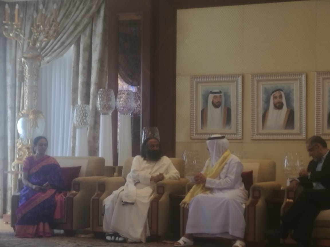 وزير التسامح الإماراتي يقيم مأدبة غداء على شرف أحد أبرز القيادات الروحية الهندوسية (10)