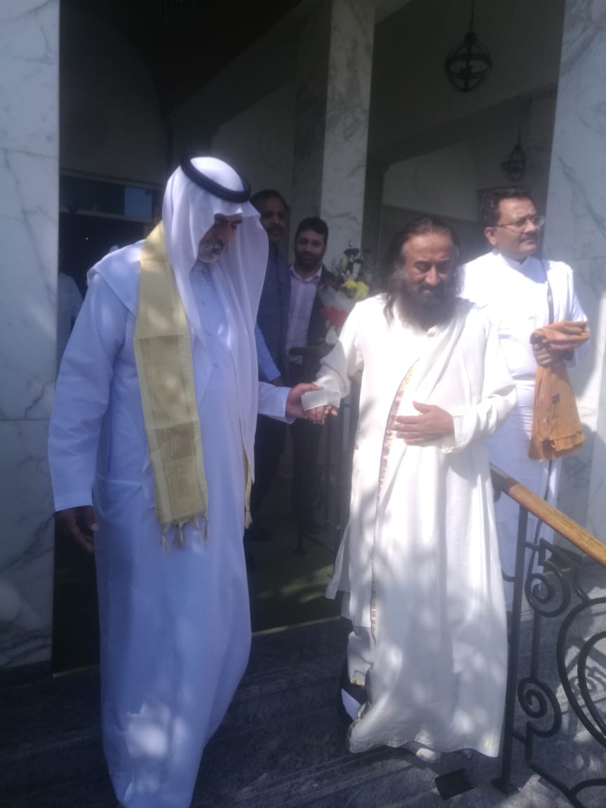 وزير التسامح الإماراتي يقيم مأدبة غداء على شرف أحد أبرز القيادات الروحية الهندوسية (3)