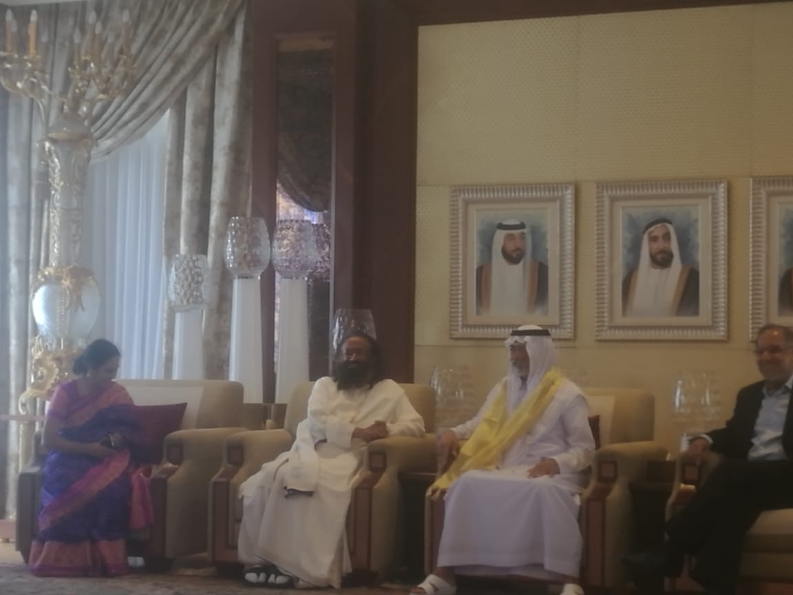 وزير التسامح الإماراتي يقيم مأدبة غداء على شرف أحد أبرز القيادات الروحية الهندوسية (8)