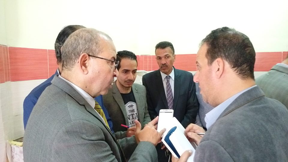 وكيل تعليم بورسعيد يستقبل لجنة وزارة الصحة تمهيدًا للمسح الطبى لـ ٢٧.٧ ألف طالبًا بالمرحلة الثانوية (3)