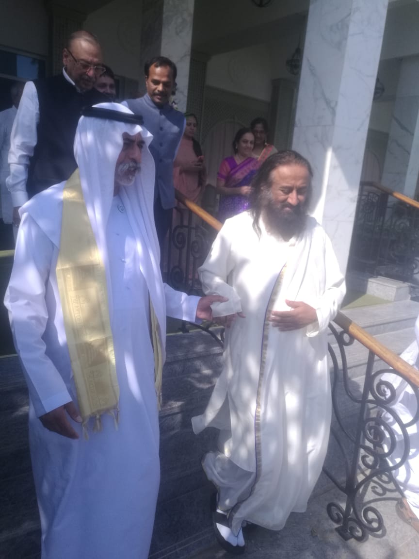 وزير التسامح الإماراتي يقيم مأدبة غداء على شرف أحد أبرز القيادات الروحية الهندوسية (2)