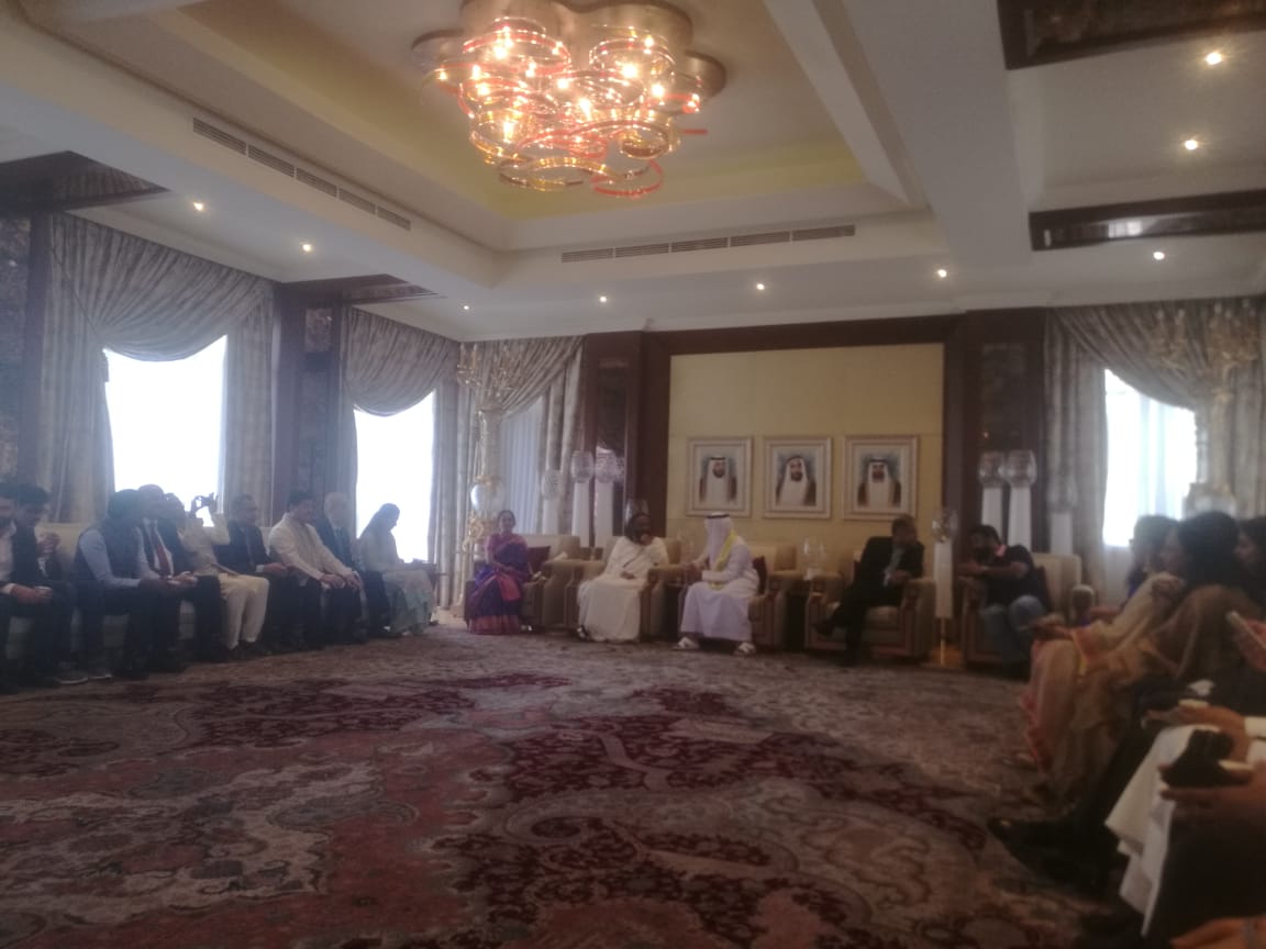 وزير التسامح الإماراتي يقيم مأدبة غداء على شرف أحد أبرز القيادات الروحية الهندوسية (7)