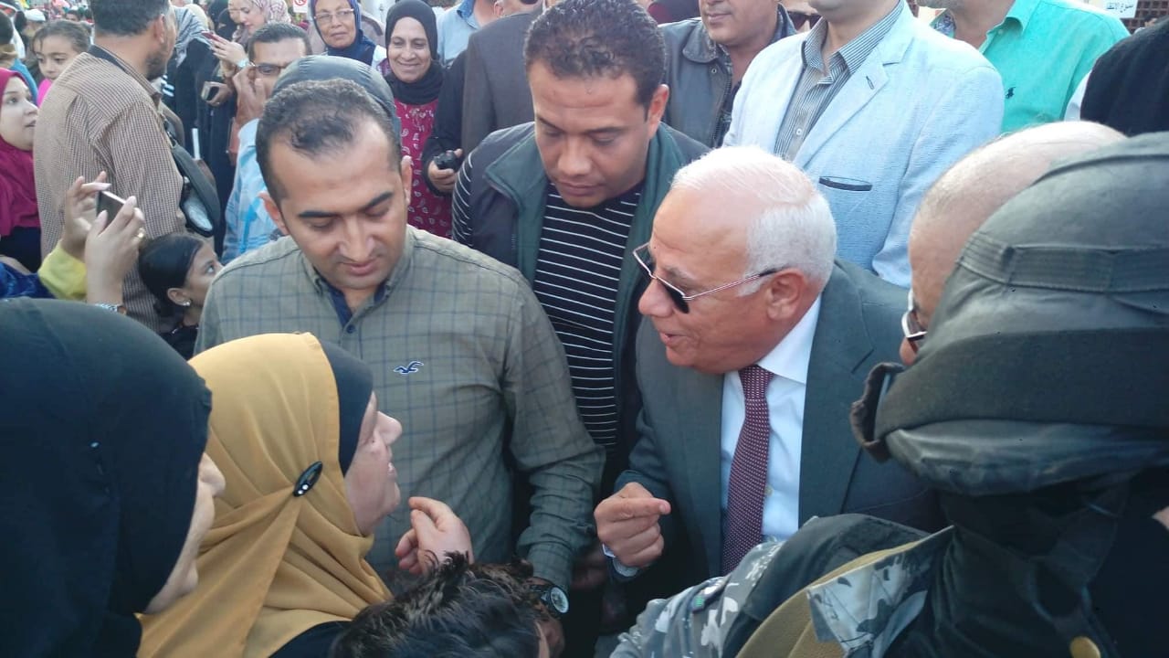 محافظ بورسعيد يستقبل موكب الطرق الصوفية أمام المسجد العباسي (1)