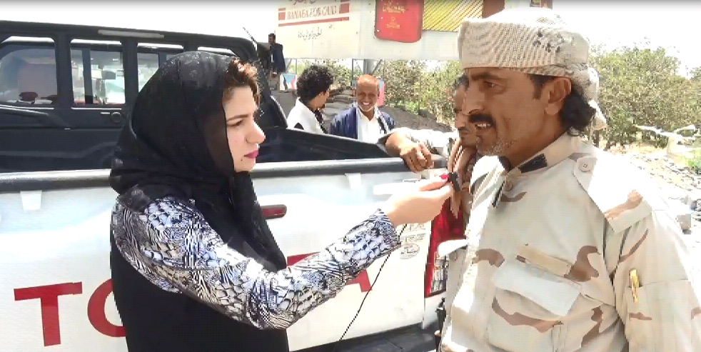 الأصمعى ..أحد المجندين يوضح معلومات عما يتم ضبطه من شحنات مهربة للحوثيين