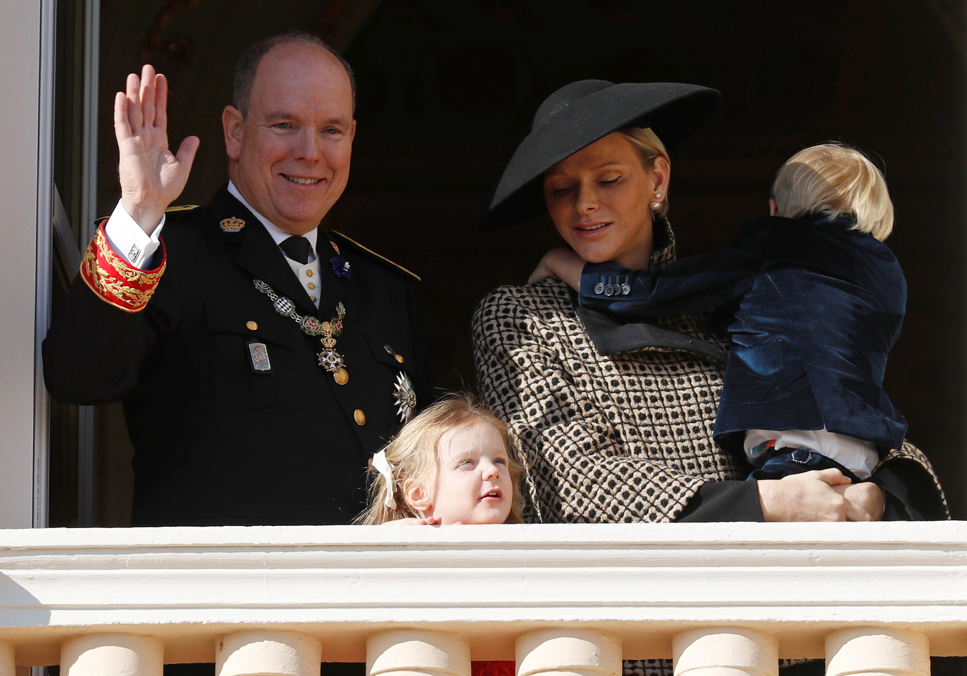 الأمير ألبرت وزوجته وإبنيهما جاك وجابرييلا
