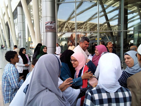 اثناء استقبال مريم بمطار القاهرة