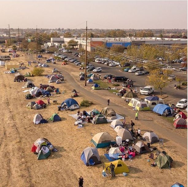 سكان كاليفورنيا فى المخيمات (1)