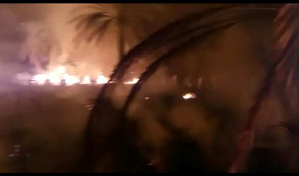 اندلاع حريق في أرضي زراعية بمنطقة الدكرور في سيوة (2)