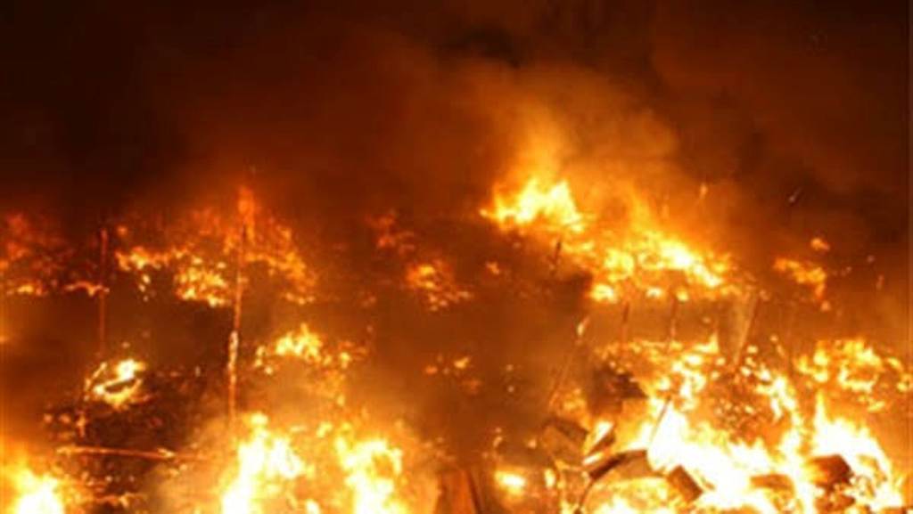 اندلاع حريق في أرضي زراعية بمنطقة الدكرور في سيوة (1)
