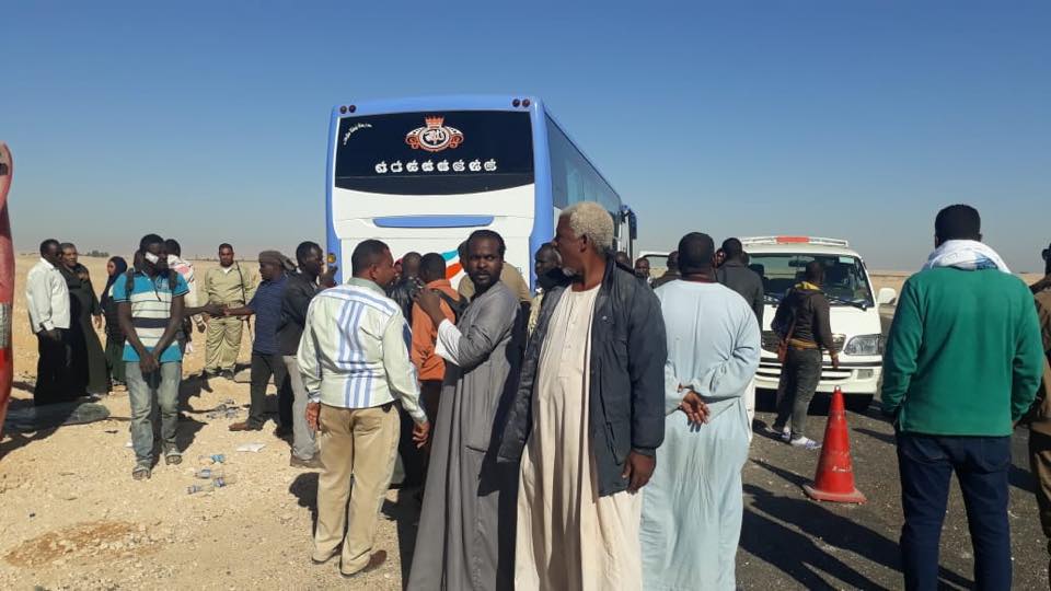 شاهد محافظة الأقصر توفر أتوبيس رحلات لأشقاء السودانيين بعد حادث صباح اليوم (6)