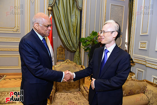 الدكتور على عبد العال رئيس مجلس النواب مع السيد سفير اليابان بالقاهرة (1)