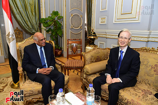 الدكتور على عبد العال رئيس مجلس النواب مع السيد سفير اليابان بالقاهرة (2)
