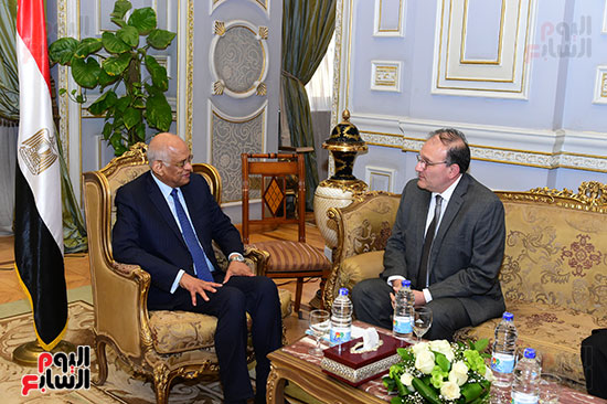 الدكتور على عبد العال رئيس مجلس النواب مع السيد سفيرأرمينيا (5)