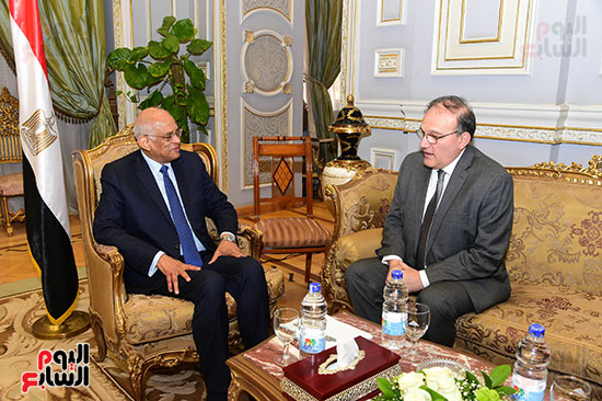 الدكتور على عبد العال رئيس مجلس النواب مع السيد سفيرأرمينيا (3)