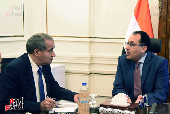 اجتماع رئيس الوزراء مع وزير التموين (2)