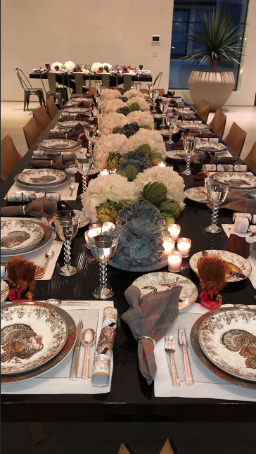 مائدة عائلة كاردشيان فى عيد الشكر