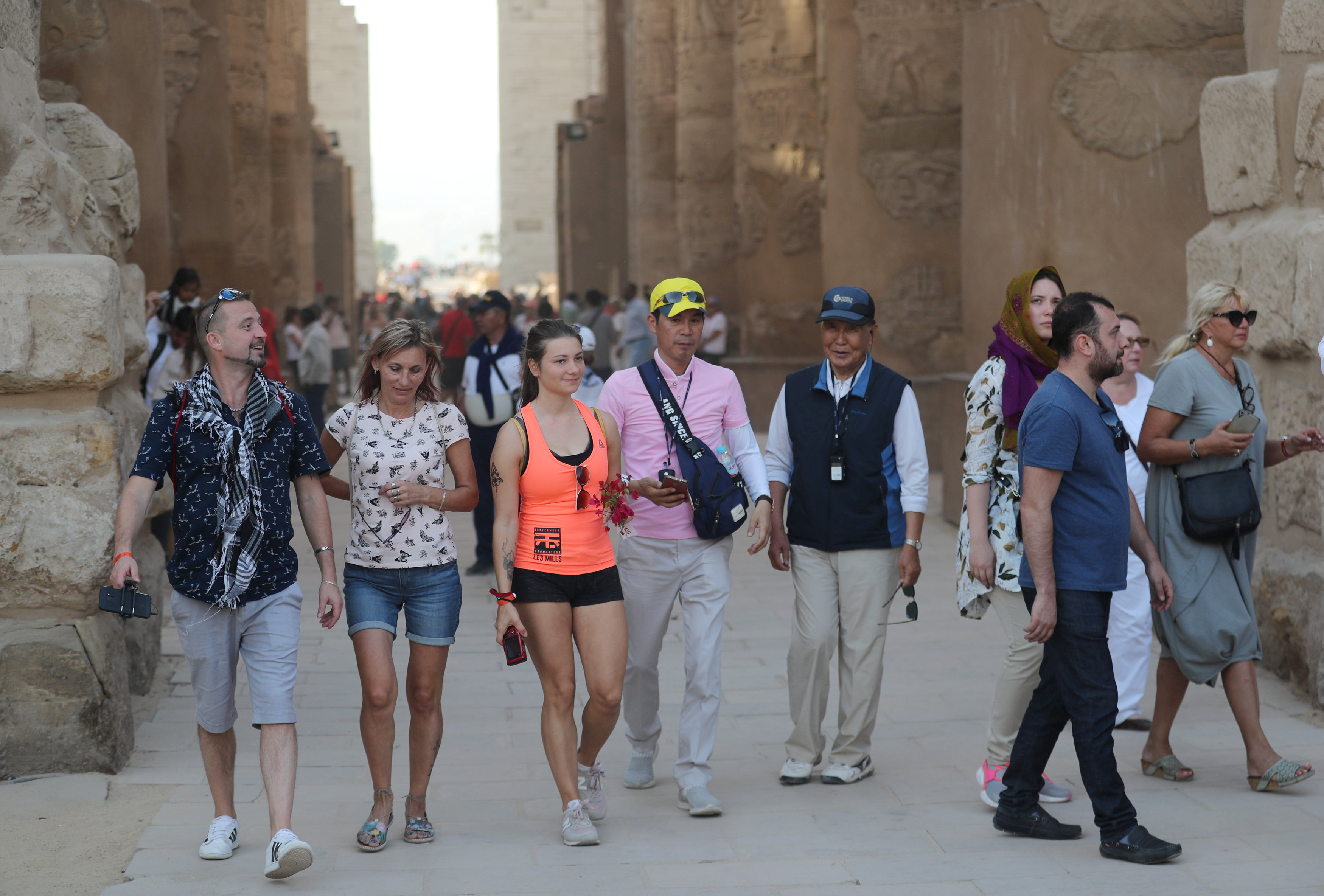 توافد مئات السياح على معبد الكرنك (11)