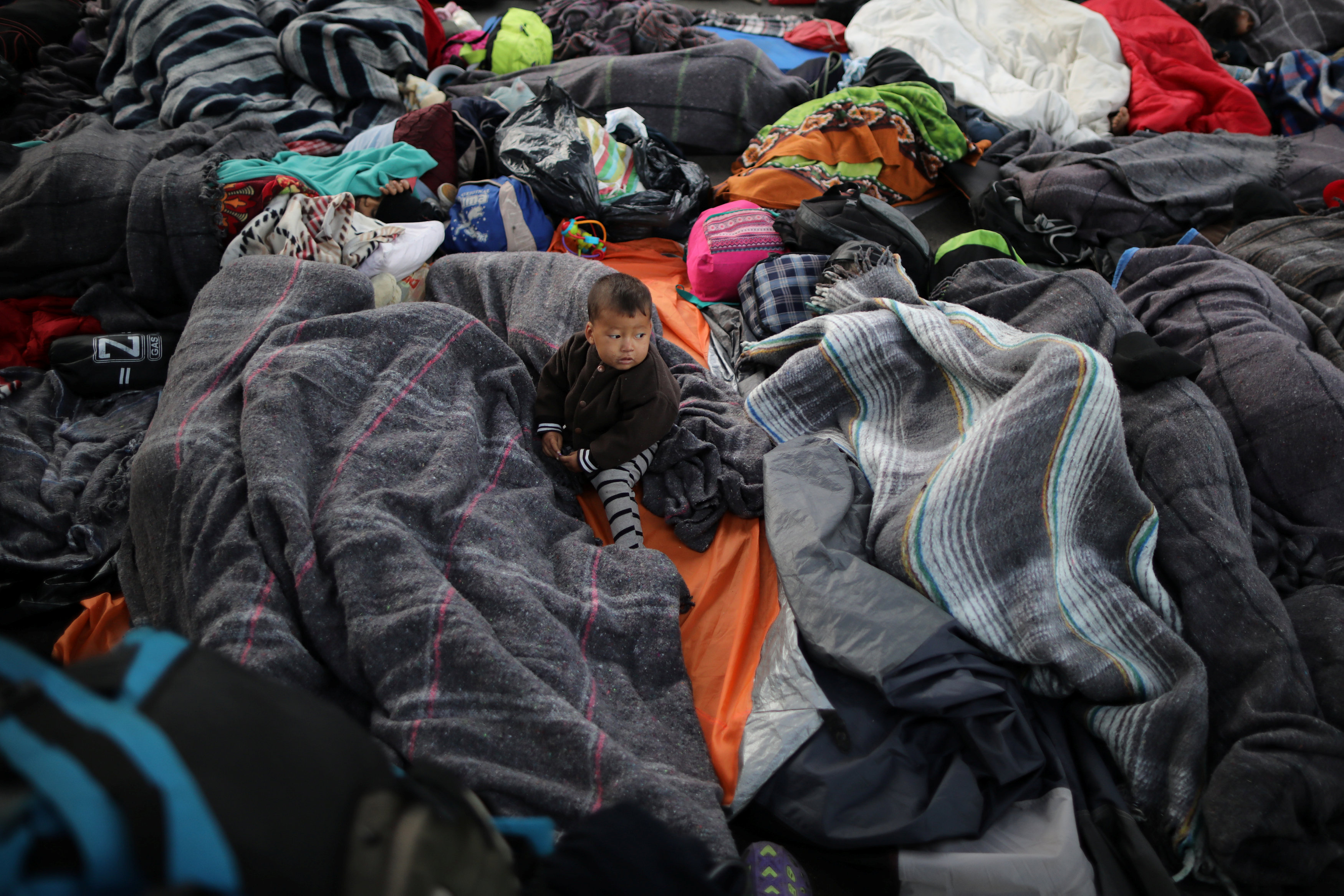 آلاف المهاجرون فى مخيم للايواء بالمكسيك (14)