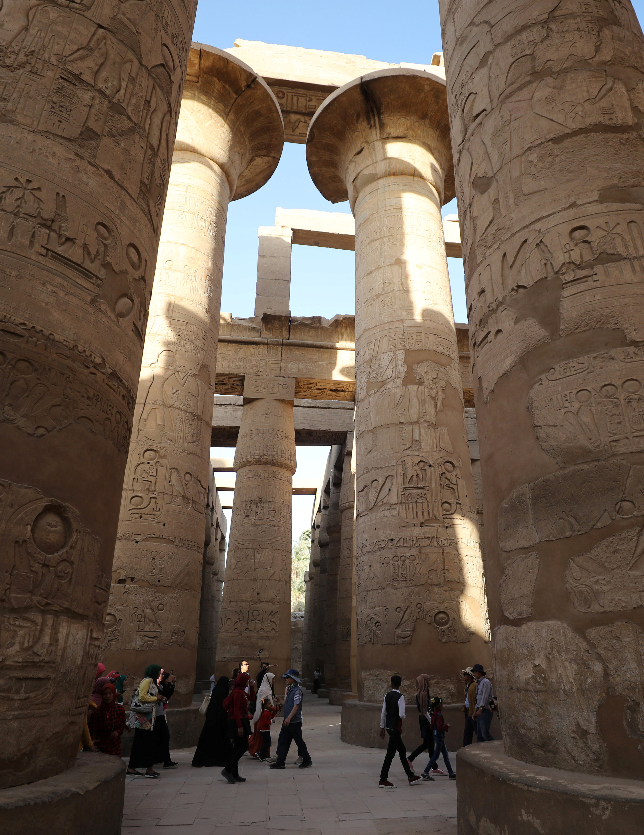 توافد مئات السياح على معبد الكرنك (4)