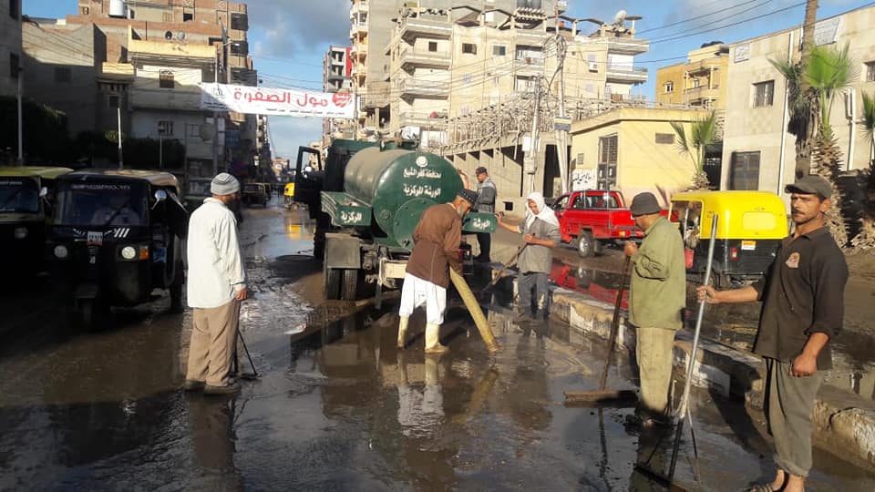 4- جانب من رفع مياه  من الشوارع