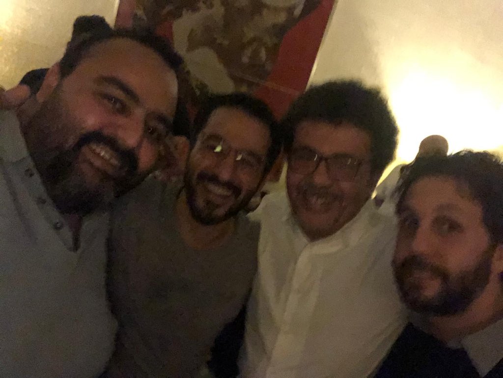 صورة لأحمد حلمى مع أصدقائه من النجوم