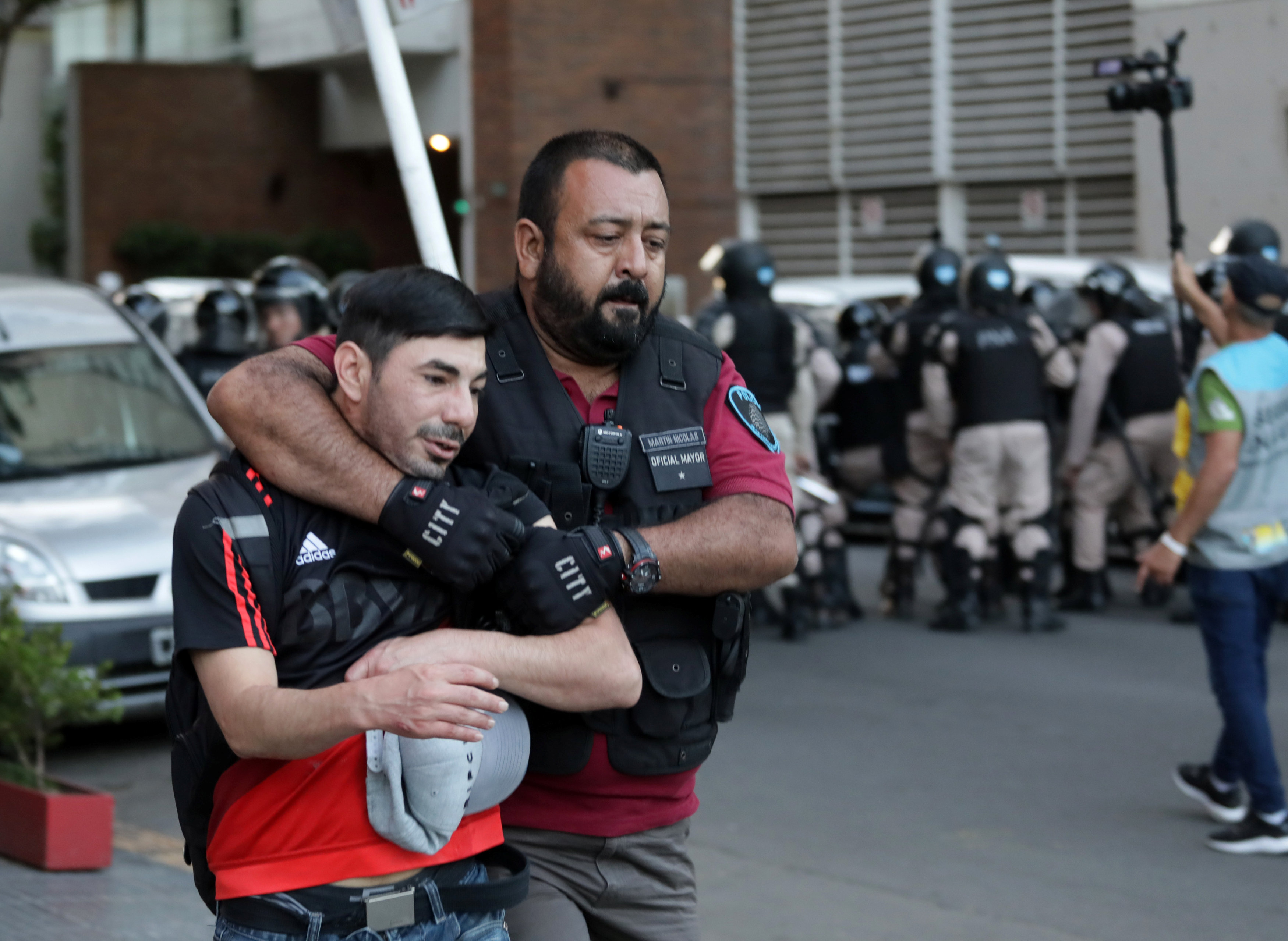 اشتباكات عنيفة بين قوات الأمن الأرجنتينية (1)