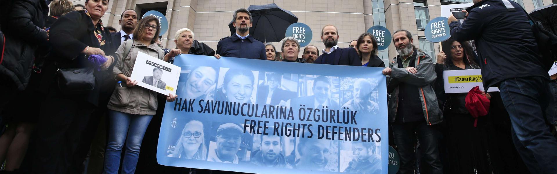احتجاجات دولية ضد حملة الاعتقالات التركية