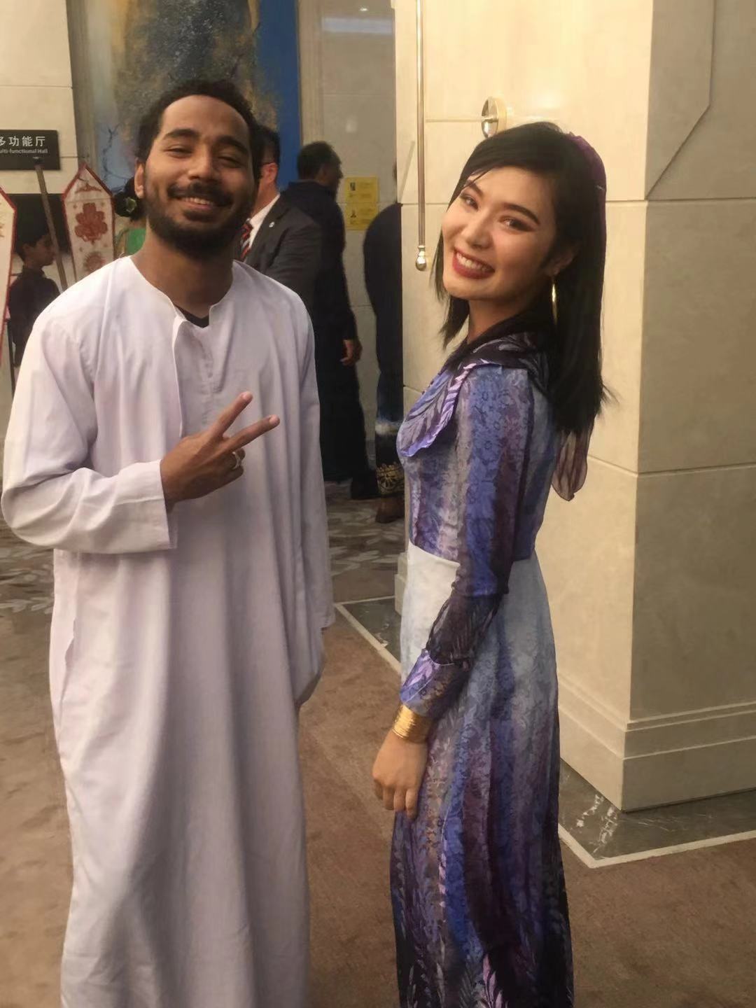 الطالب المصرى مع طالبة صينية