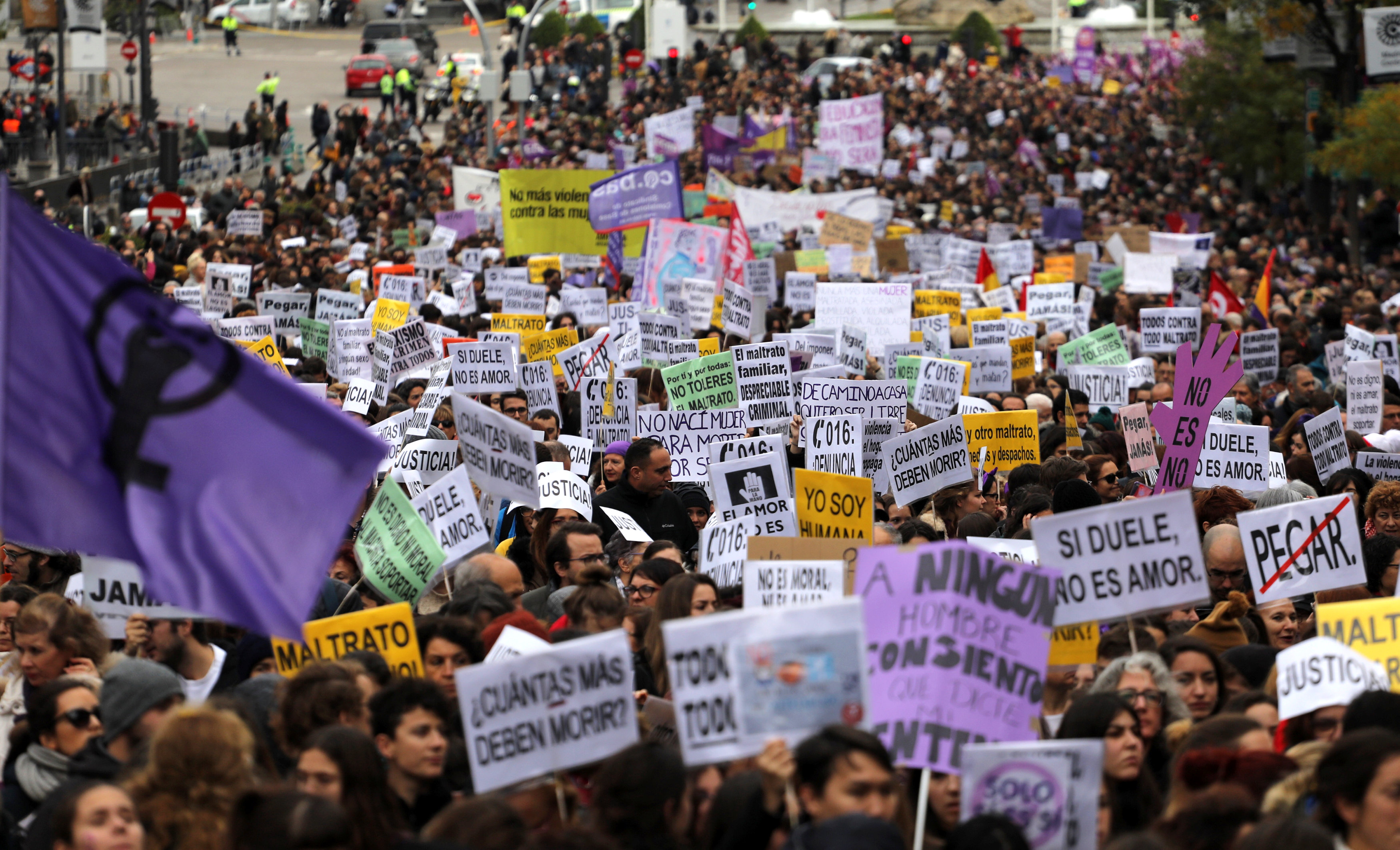 الآلاف يتظاهرون فى إسبانيا