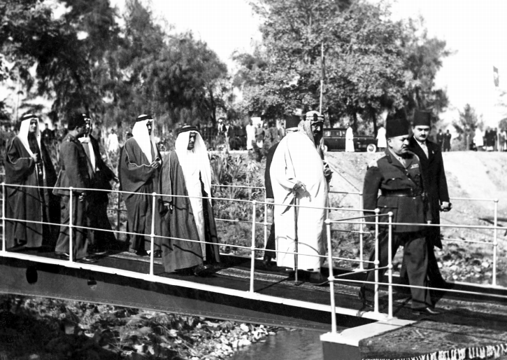 الملك عبد العزيز خلال زيارته إلى القناطر الخيرية