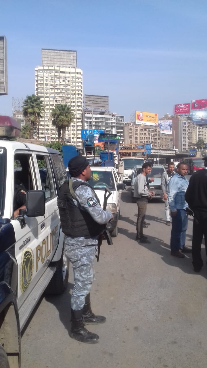 شرطة المرافق تزيل الإشغالات بميدان الجيزة والعجوزة وإمبابة (5)