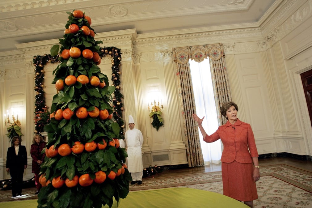 لورا بوش وشجرة البرتقال فى 2005